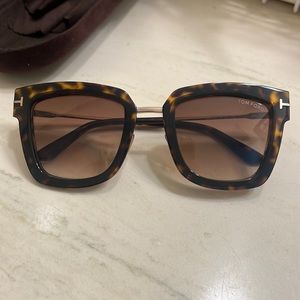 Tom ford Lara sunglasses , tortoise shell design in almost perfect condition